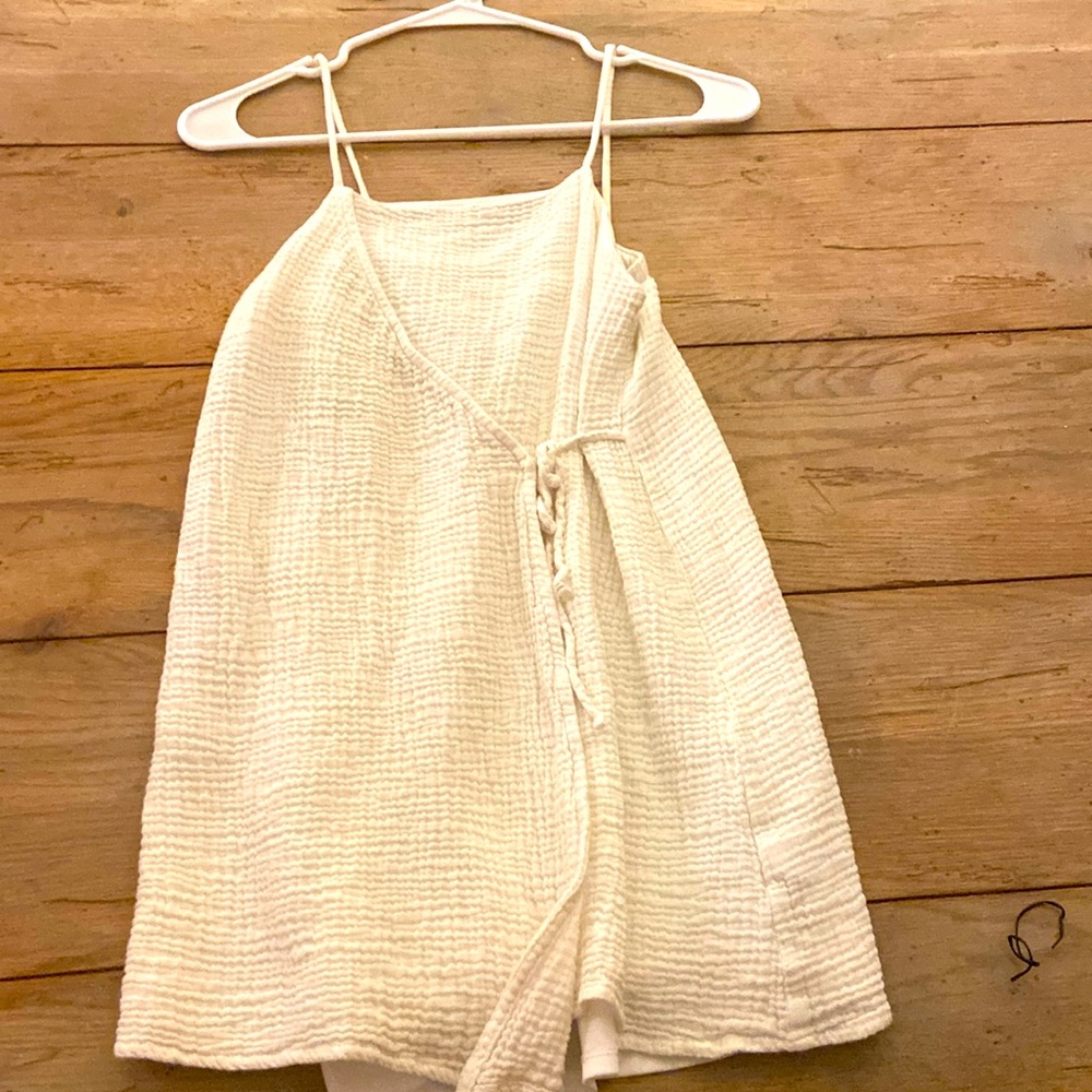 Little Girls 2T-6X Spaghetti Strap Gauze Faux-Wrap Dress

Copper key